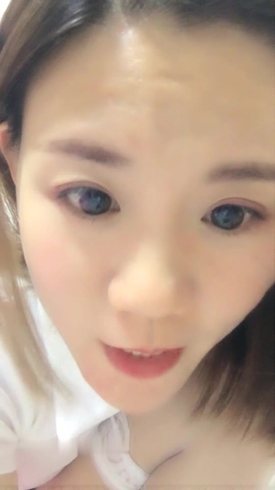颜值不错短发萌妹子道具自慰秀 逼逼无毛跳蛋震动翘着屁股非常诱人 很是诱惑喜欢不要错过