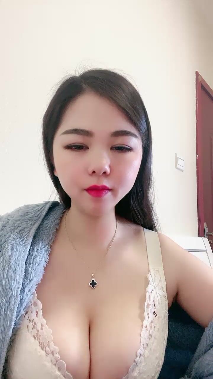 旗袍剧情演绎技师丰满大奶给顾客做胸推露脸口交吊钟奶子乳交打飞机无套后入啪啪