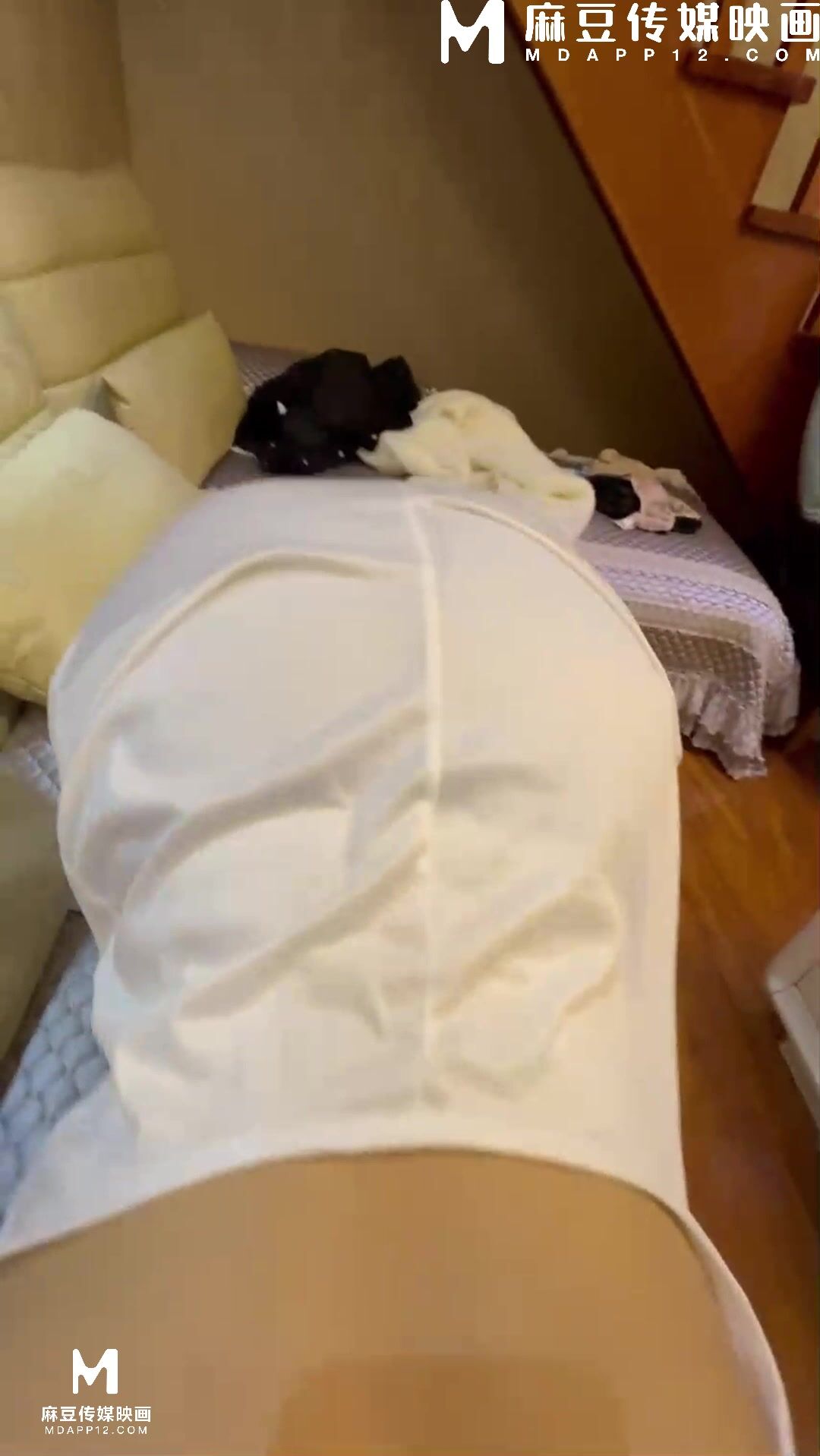 会喷水的亲姐姐 - 姐弟乱伦Cos幽灵娘戴上肛塞一手超湿淫水，肉棒操起来无比湿滑，太爽被榨精内射了