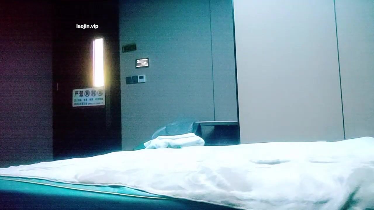 2025年6月最新，【秦少会所探花】，偷拍真实攻略会所女技师，连续两天，三个少妇，都露脸都很卖力7